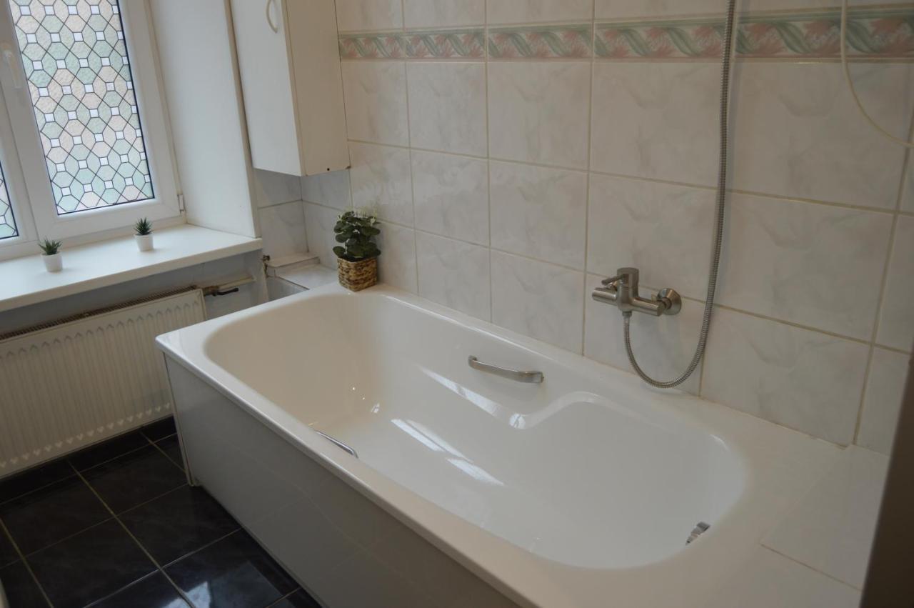 Unique Spacious Classic 3 Bedroom Midtown Apartment ! Billiard Room ! Riga Kültér fotó